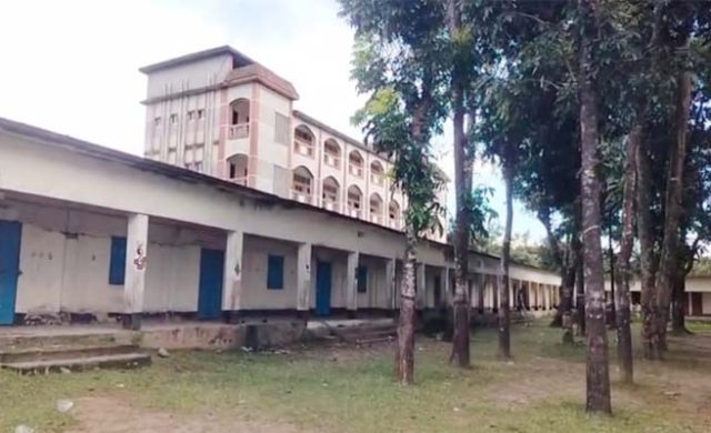 দোয়ারাবাজারে ঘিলাছড়া স্কুলের পুরোনো ভবন অপসারণে অনিয়মের অভিযোগ