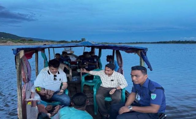 বিছনাকান্দিতে প্রশাসনের অভিযান; ৬ নৌকা ধ্বংস, একজনকে কারাদণ্ড