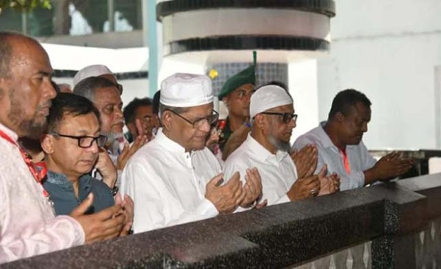 হযরত শাহজালাল ও শাহপরাণের মাজার জিয়ারত করলেন রাষ্ট্রপতি