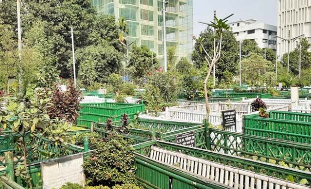 মৃত্যুর পরও যেসব এলাকায় কবরের জায়গার জন্য গুণতে হয় লাখ থেকে কোটি টাকা!