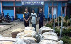 বালুর নিচে দেড় কোটি টাকার ভারতীয় শাড়ি, জৈন্তাপুরে আটক ১