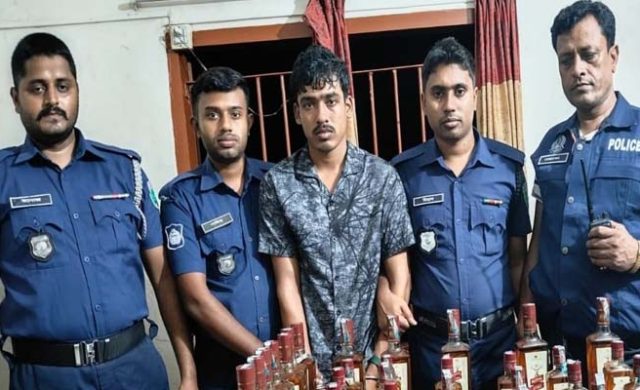 বিয়ানীবাজারে ৩৫ বোতল ভারতীয় মদসহ যুবক আটক