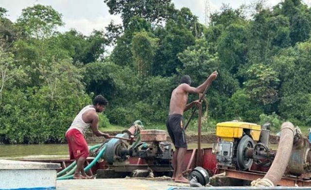 গোয়াইনঘাটে অবৈধ বালু উত্তোলনবিরোধী অভিযানে ৮ ড্রেজার ধ্বংস