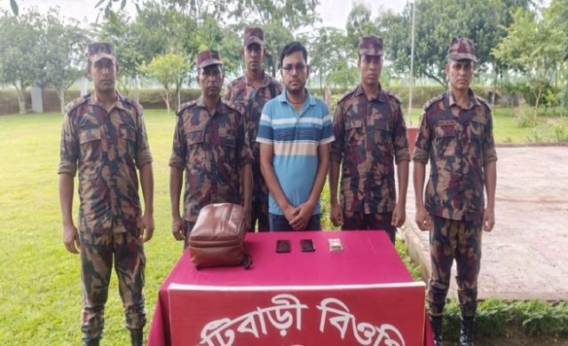 শ্রীমঙ্গল সীমান্তে ভারতে প্রবেশের চেষ্টায় জামালগঞ্জ নির্বাচন অফিসের কর্মী আটক