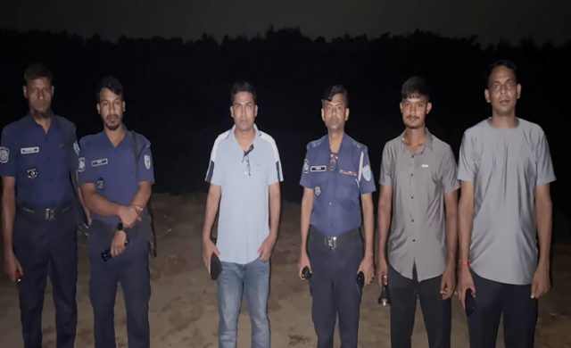 জৈন্তাপুরে গভীর রাতে সারী-২ নদীতে অভিযান, বোম মেশিন জব্দ