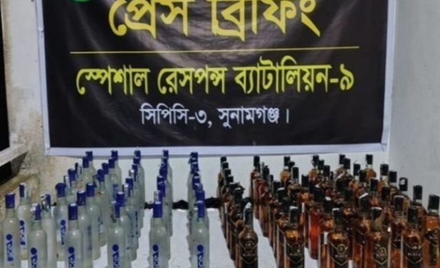 বিশ্বম্ভরপুরে মদের বস্তা ফেলে পালাল কারবারিরা