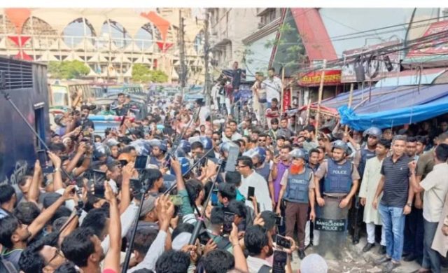 জাসদ কার্যালয়ে পুলিশি অভিযান, শতাধিক নেতাকর্মী আটক
