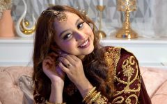 লন্ডনের বাঙালি পাড়ায় পরিচিত মুখ শারমিন আহমেদ বিথী