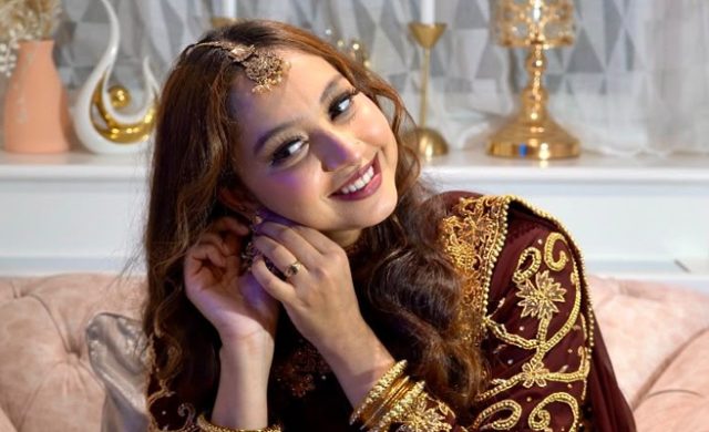লন্ডনের বাঙালি পাড়ায় পরিচিত মুখ শারমিন আহমেদ বিথী
