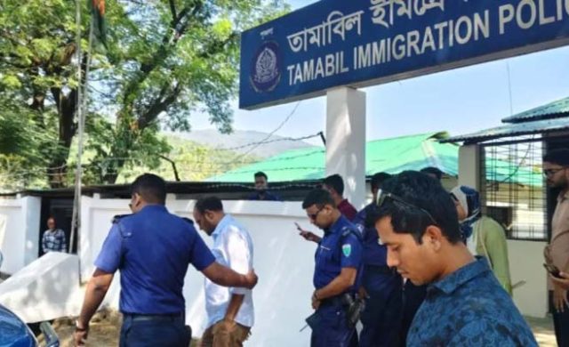 তামাবিল ইমিগ্রেশনে আটক জৈন্তাপুরের সাবেক চেয়ারম্যান কামাল