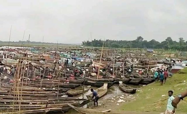 মরাচেলা নদীর পাড় কেটে ৫ কোটি টাকার বালু লুট, ৩৭ জনের বিরুদ্ধে মামলা