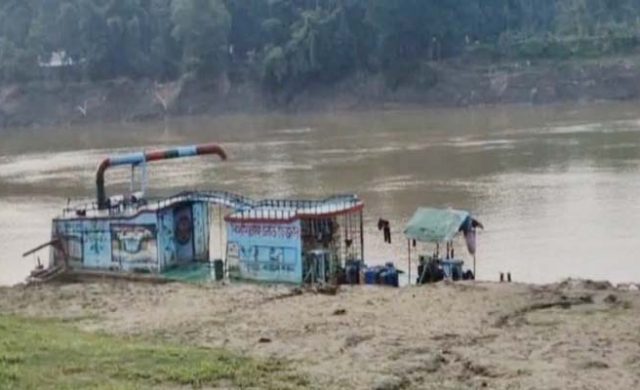 কুশিয়ারায় ড্রেজার দিয়ে বালু উত্তোলন ঘিরে উত্তেজনা, মুখোমুখি ইজারাদার-এলাকাবাসী