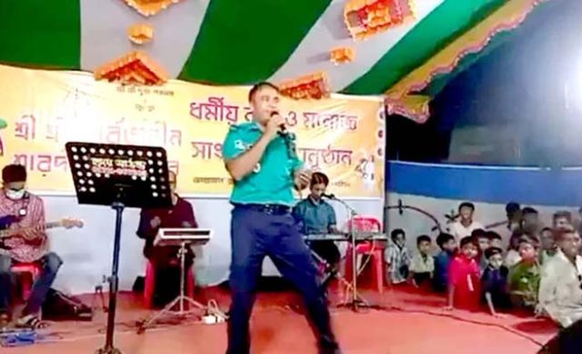 সিলেটে পূজামণ্ডপে গান গেয়ে শাস্তির মুখে পুলিশের এএসআই