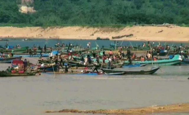 যাদুকাটা নদী থেকে বালু উত্তোলন, দু’জনের ২ মাসের কারাদণ্ড