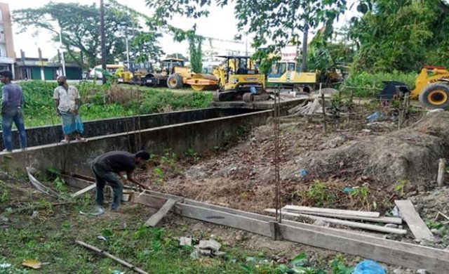 পাঠানপাড়ায় সওজের ভূমিতে তোলা দেয়াল ৭ দিনের মধ্যে অপসারণের নির্দেশ