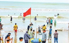 গোসলে নেমে ৩ পর্যটকের মৃত্যু, নিখোঁজ ৩