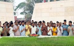 শহীদ জিয়া ও বেগম জিয়ার মাজারে সিলেট জেলা ও মহানগর যুবদলের শ্রদ্ধা