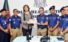 সেই জার্মান পর্যটকের ল্যাপটপ উদ্ধার করে হস্তান্তর করল পুলিশ