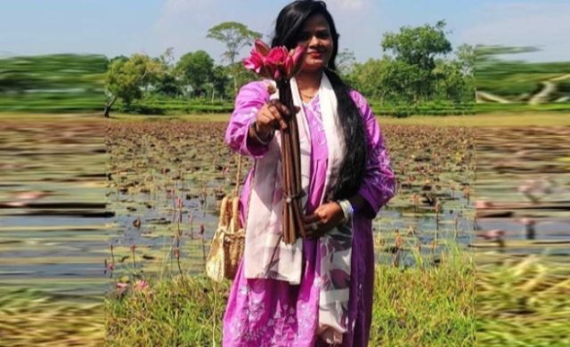 শাপলা হাতে হবিগঞ্জের প্রধান শিক্ষিকার প্রেম নিবেদনের পোস্ট ভাইরাল