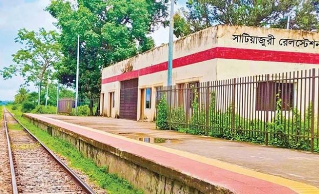 ৭৮ লাখ টাকায় নির্মিত স্টেশনে থামে না ট্রেন