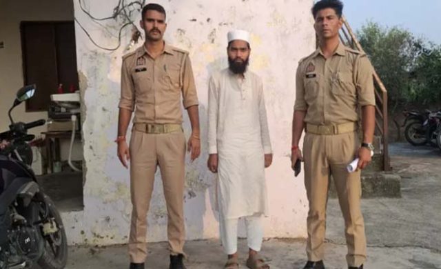 ভারতে উচ্চস্বরে আজান দেওয়ায় মুয়াজ্জিন গ্রেপ্তার, মসজিদের মাইক জব্দ