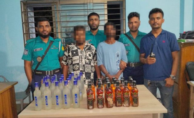 সিলেটে ভারতীয় মদসহ আটক ২