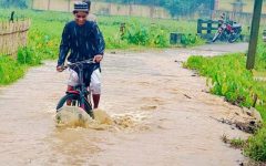 কমলগঞ্জে ভারী বর্ষণ ও পাহাড়ি ঢলে প্লাবিত বাড়িঘর, সড়ক যোগাযোগ বিচ্ছিন্ন