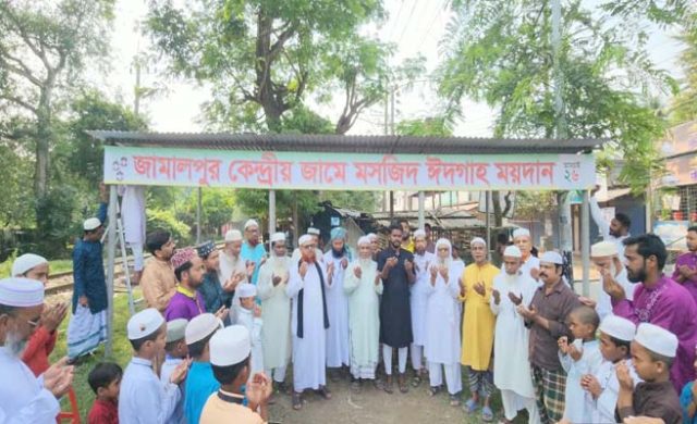 মুসল্লিদের দুর্ভোগ লাঘবে ভদ্রা ঈদগাহে নতুন ছাউনি