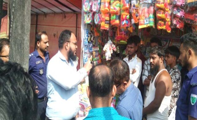 অনুমোদনহীন বাণিজ্য মেলা গুঁড়িয়ে দিল প্রশাসন, ৫ জনের কারাদণ্ড