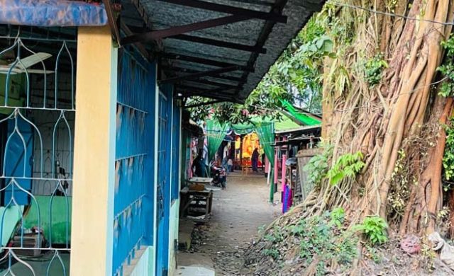 আজান হলেই থেমে যায় ঢাকের আওয়াজ, বিয়ানীবাজারে একই উঠানে ৭৫ বছর ধরে মসজিদ-মন্দির