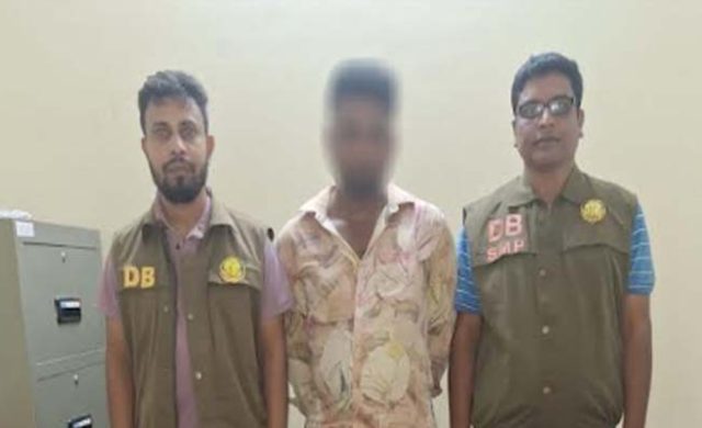 জাফলং থেকে ছেড়ে আসা বাসে যা পেল পুলিশ