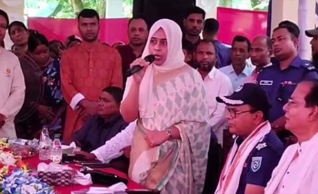 এবার দেড় মিনিটে মন্ত্রীকে ২৫ বার ‘স্যার’ সম্বোধন ইউএনওর
