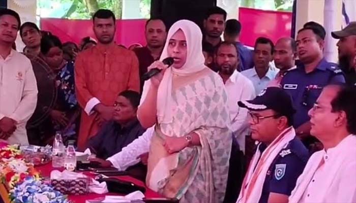 এবার দেড় মিনিটে মন্ত্রীকে ২৫ বার ‘স্যার’ সম্বোধন ইউএনওর