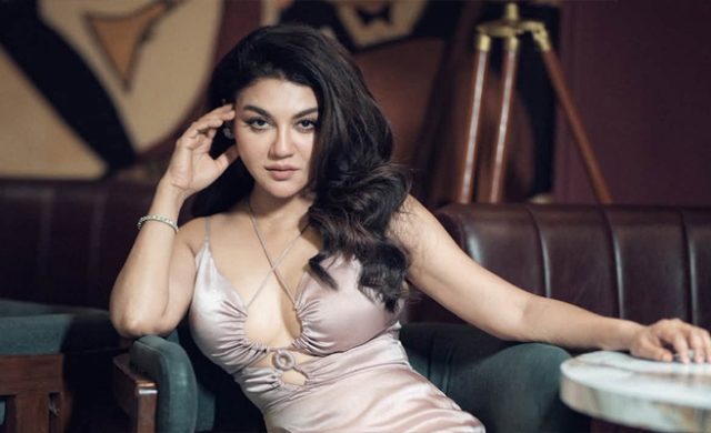 ‘প্রেমে পড়া বারণ’, বললেন জয়া